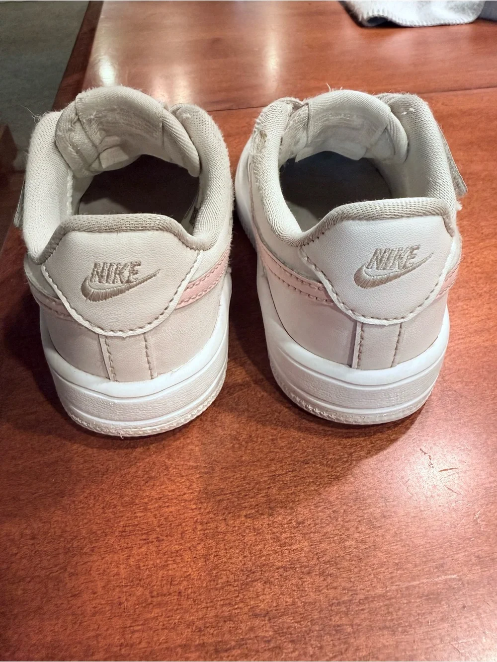 Force 1 Low EasyOn Sneakers Sz10